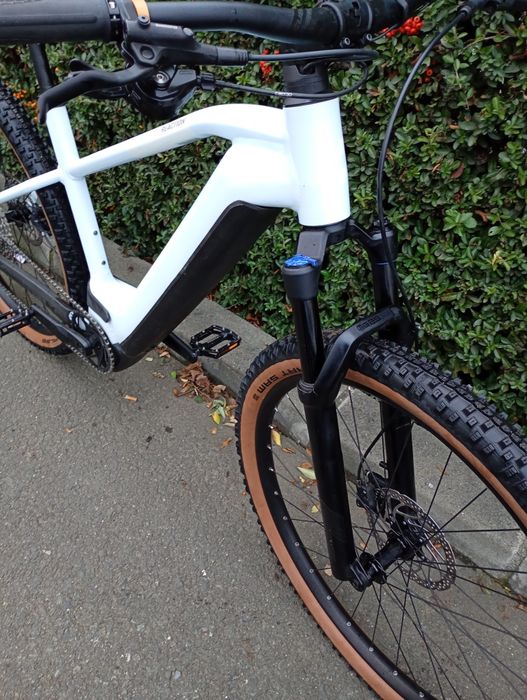 Bicicleta electrica Cube 750