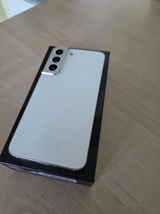 Samsung S22 256GB White