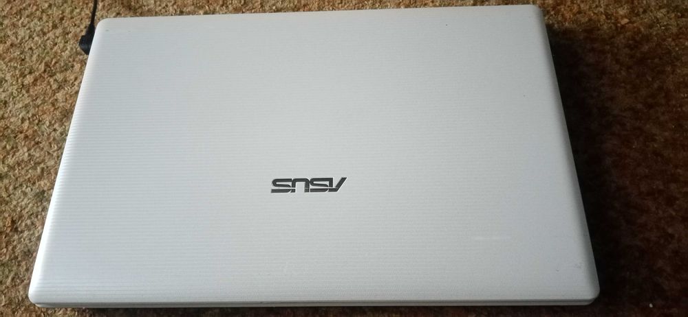 Продавам Лап топ asus i5 ,,