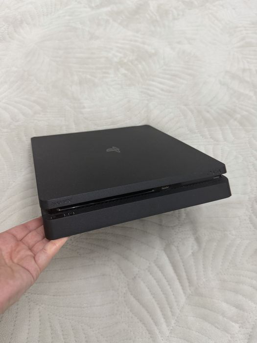 Игровая приставка PlayStation 4