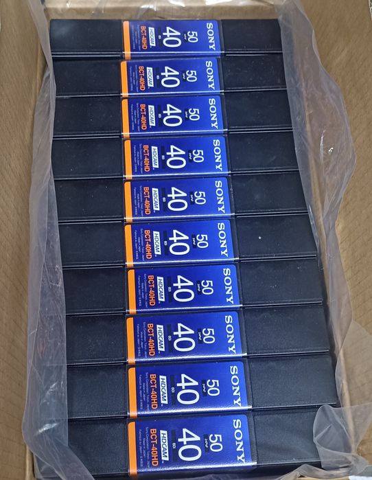 Видеокассеты на видеокамеру и видеомагнитофон