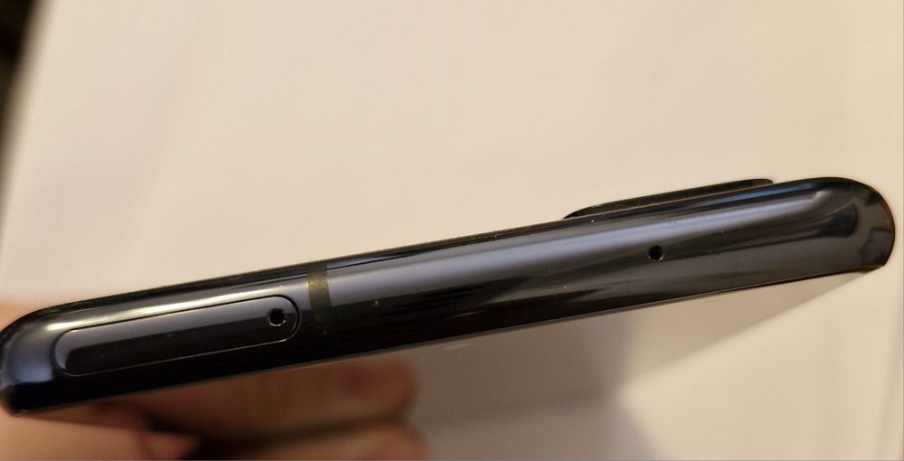 Продаю Samsung Galaxy S20 FE