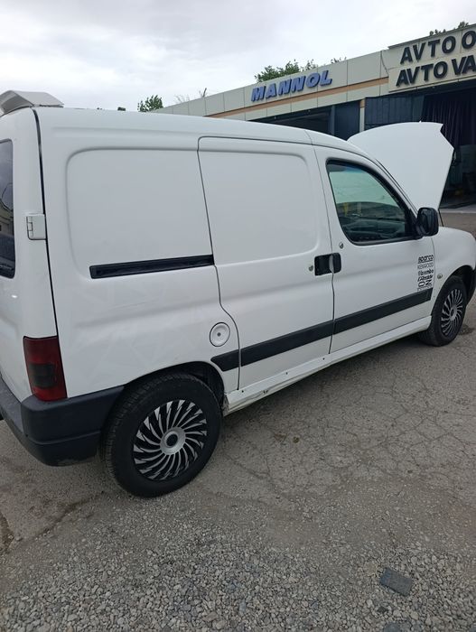 Продам автомобиль Пежо партнёр 2003 года