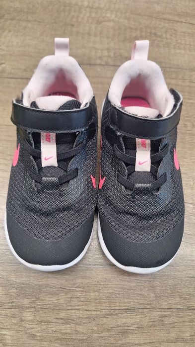 Adidasi nike mar 27