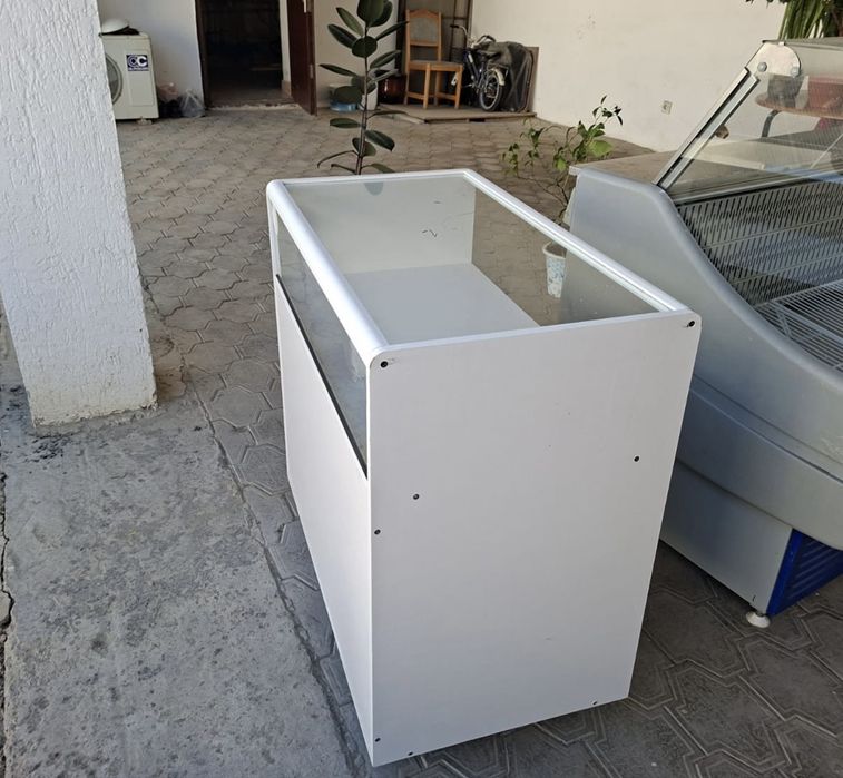 Витринные шкафы 4 шт