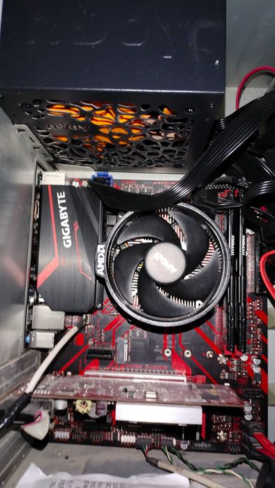 Gigabyte B450M GAMING, Socket AM4 + AMD Ryzen™ 5 1600AF, 3.6GHz + cooler
