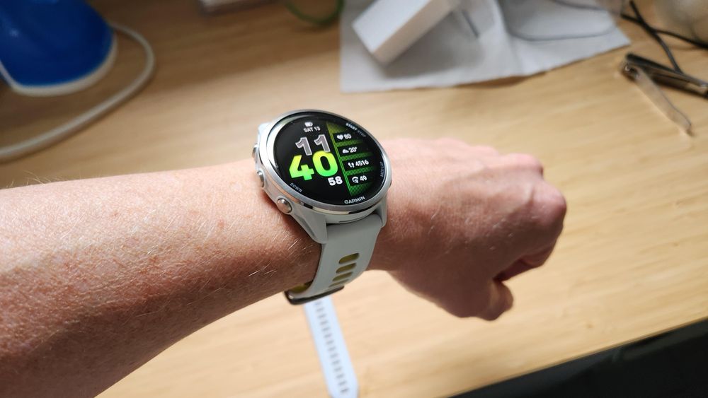 В продаже флагмански Garmin Forerunner 970