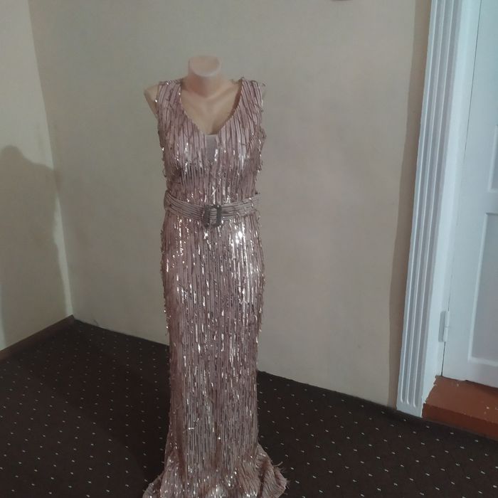 Продаётся новое вечерное платье