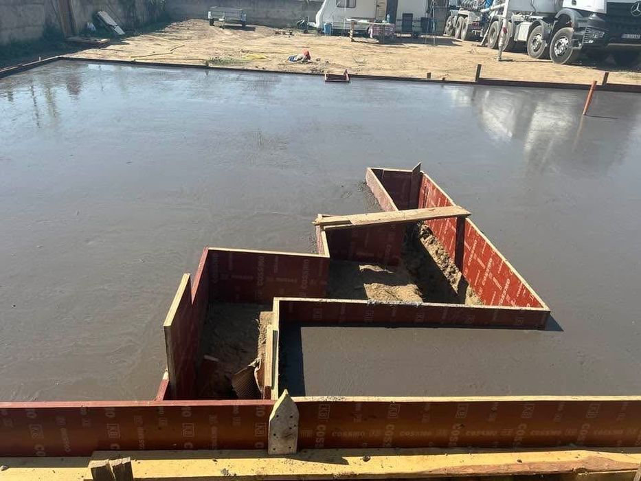 Заливане на бетон, фундаменти плочи и други бетони в цялата страна.