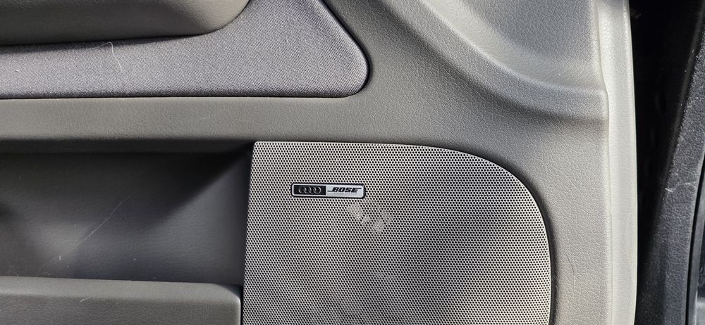 Салон за ауди а4 б6 предни седалки audi a4 b6  лява дясна седалка кори на врати bose  централна конзола с подлакътник