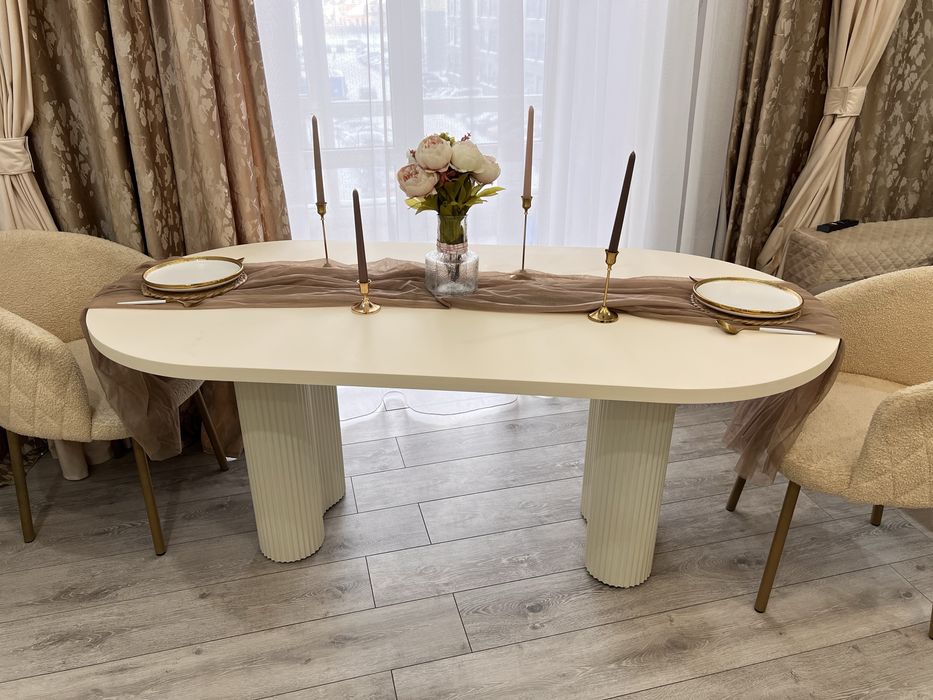 Продам стол для гостиной