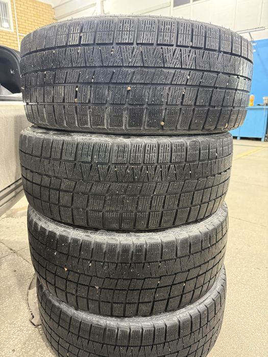 Продам зимние шины 235 45 R19