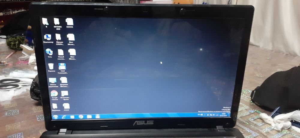 Срочно сотилади Ноутбук заряткаси 1 . Соатга якин ушайди 2011.йилда