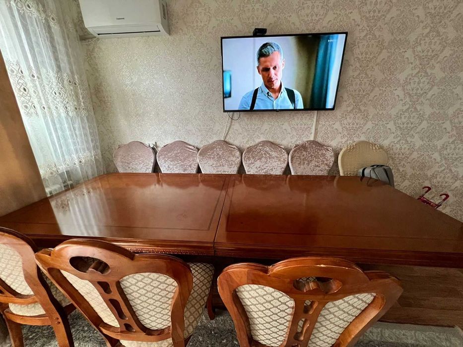 Стол со стульями