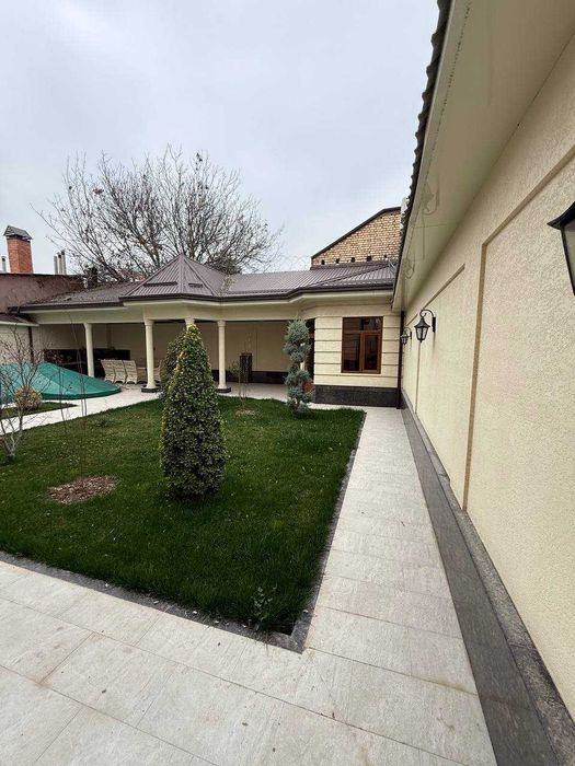 Сдаю свой дом на Центре Луначарском на долгий срок срочно