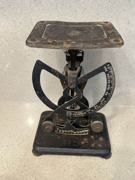 Антична пощенска везна от 1910 година.