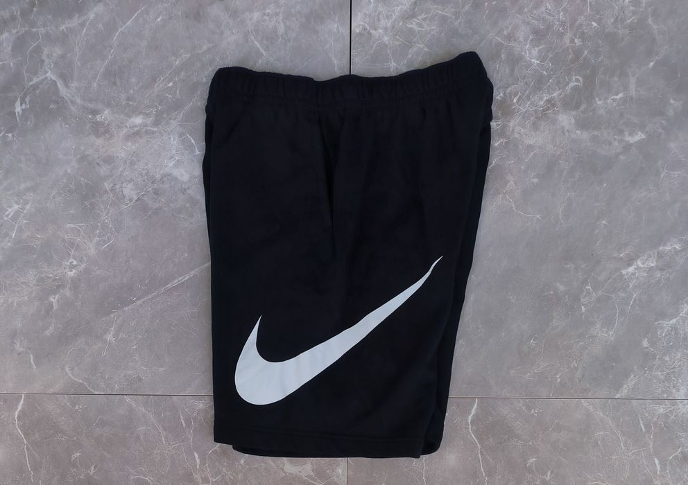 Nike къси панталони S размер