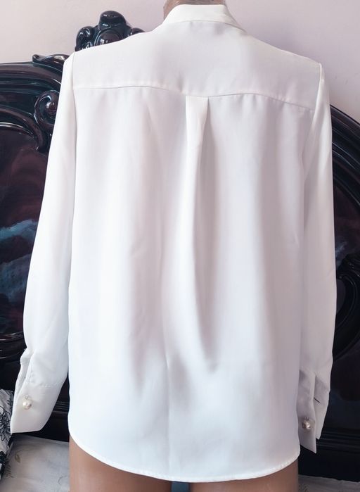 Бяла дамска риза zara с копчета перли хс