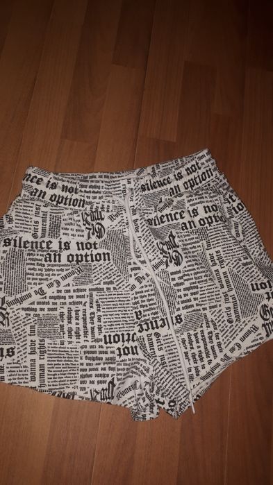 Шорты от GLORIA JEANSсо скидкой на 40% размер M с крутыми подписями