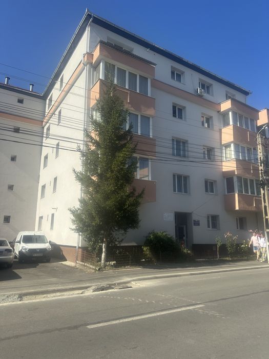 Inchiriez ap cu 2 dormitoare in Floresti