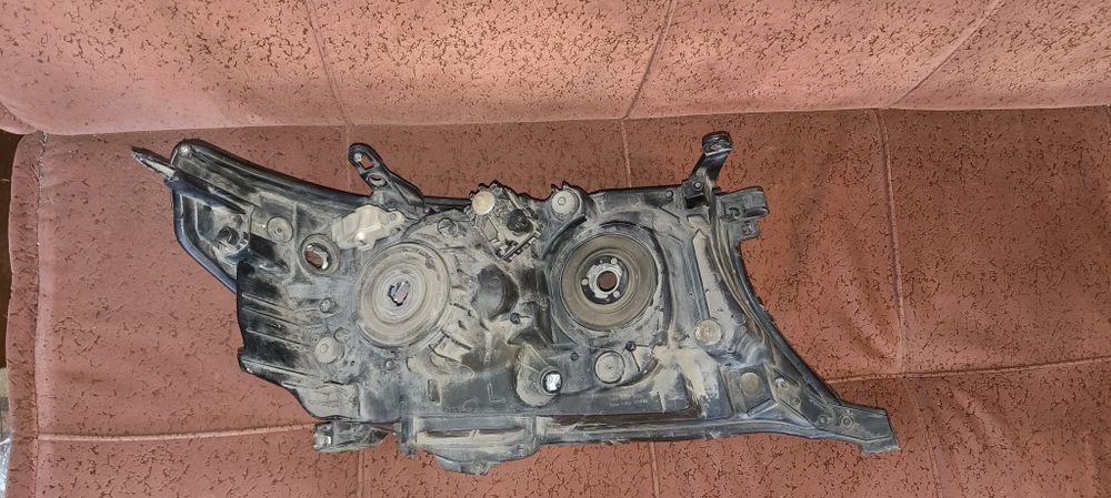 Фара Toyota Land Cruiser 200