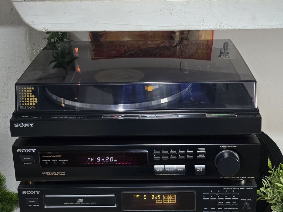 Linie audio SONY, amplificator ,deck 3 head, tuner, cd player ,pick-up