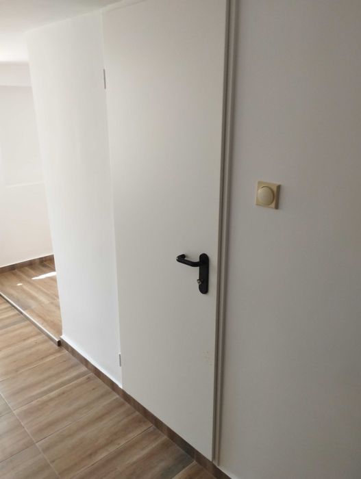 Метални интериорни врати Хьорман цвят дъб с монтаж