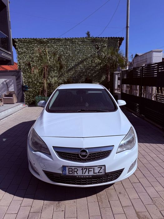 Opel Astra Proprietar De Vânzare Opel Astra J – 2011 – 1.9 Diesel – Foarte buna