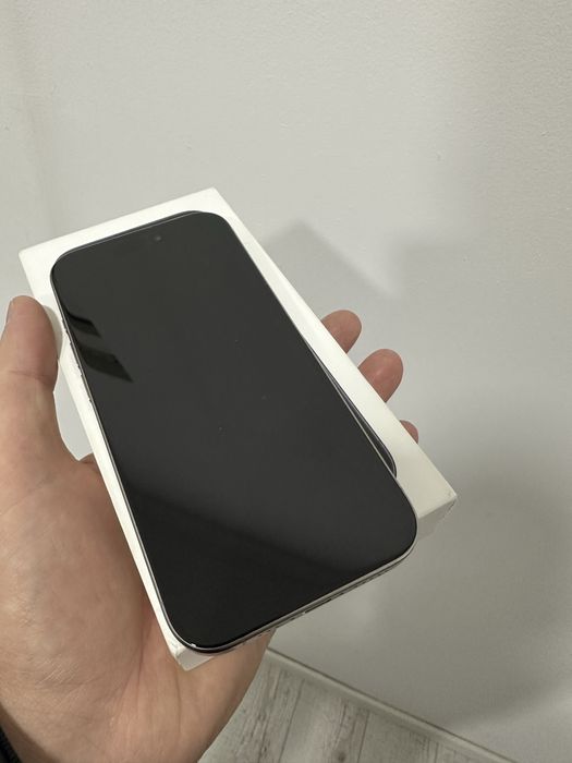 Vând iPhone 15 Pro