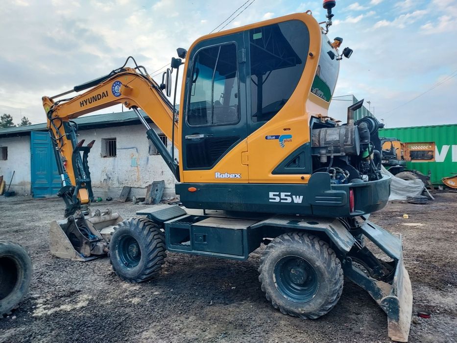 Hyundai 55w srochno sotiladi