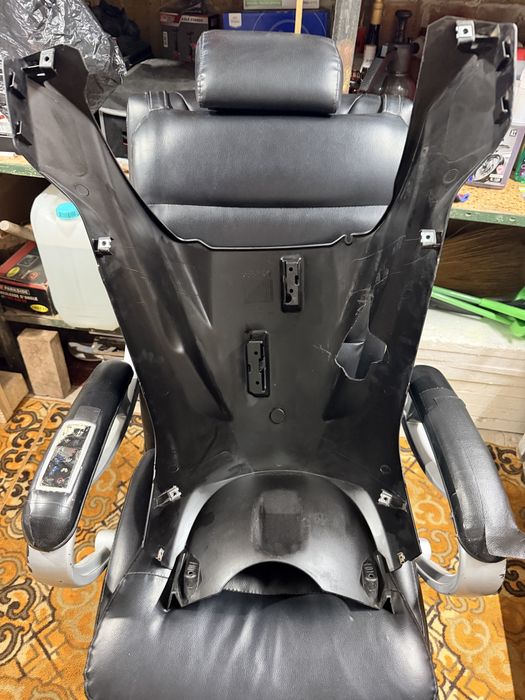 Продавам долната пластмаса за Yamaha Aerox