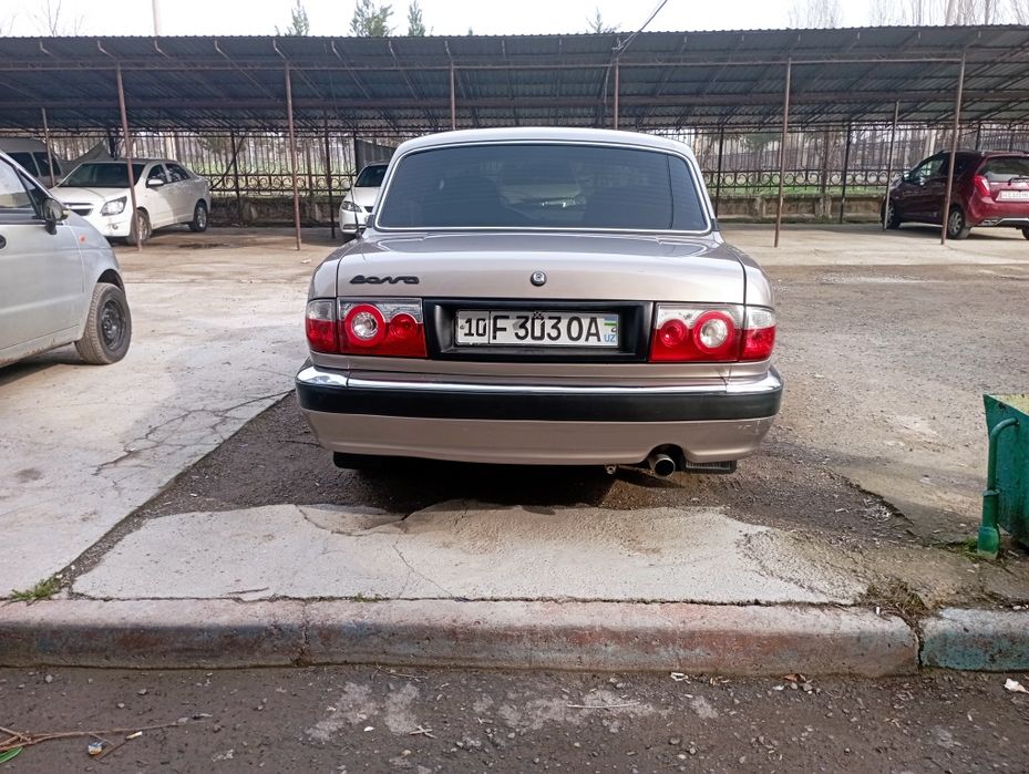 Volga gaz 31105 sotiladi