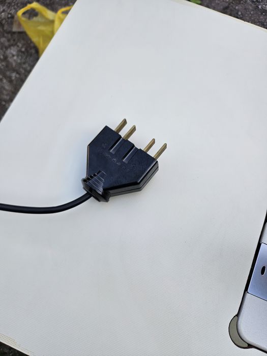 Професионална шевна машина JUKI