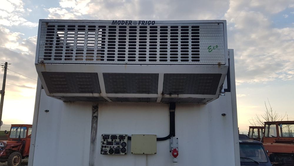 Vând container izoterma frigorific