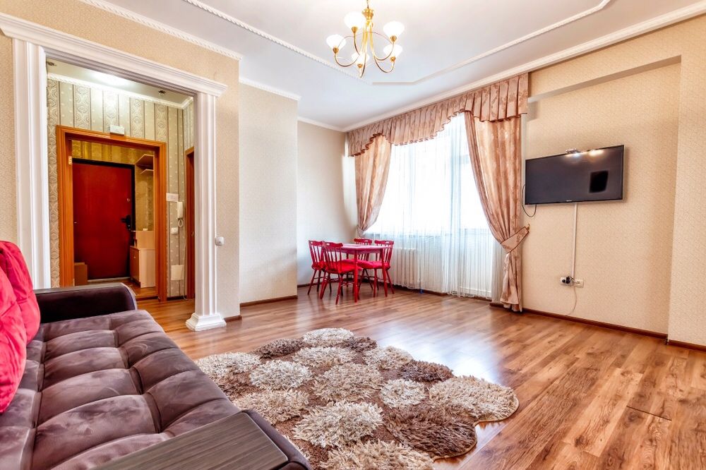 Хорошая, чистая,двухкомнатная квартира.Дом министерств .Байтерек.