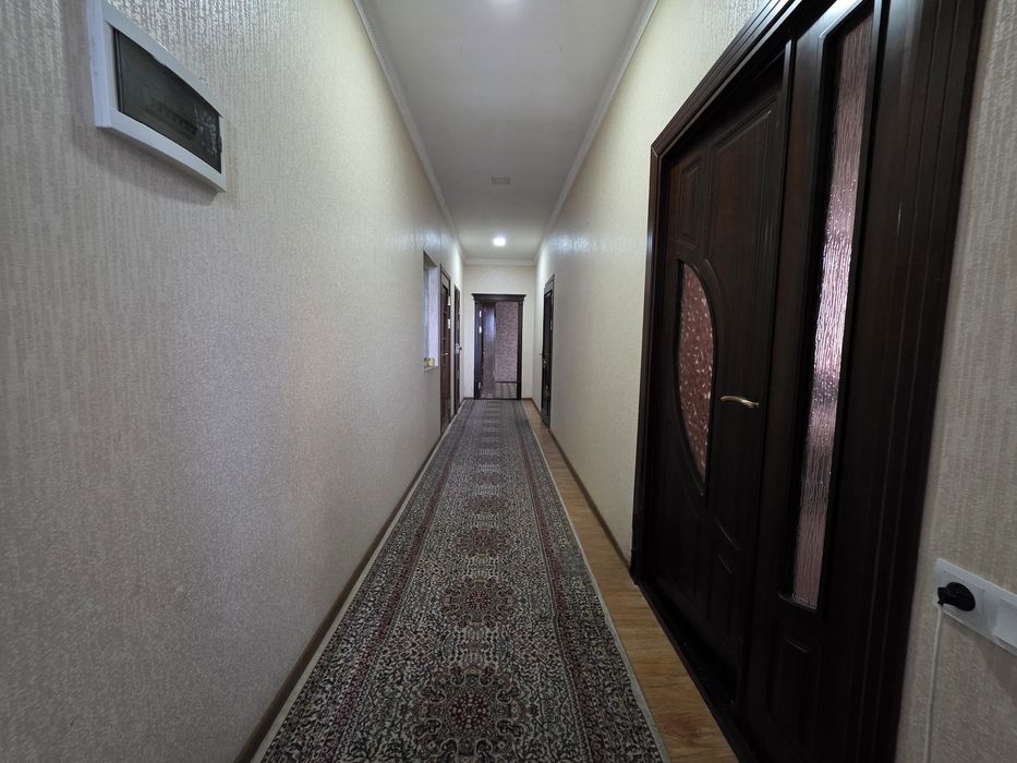 Шаҳар марказида 3 хонали квартира сотилади