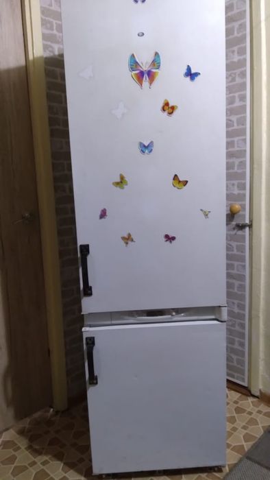 Отдам бесплатно холодильник Аристон