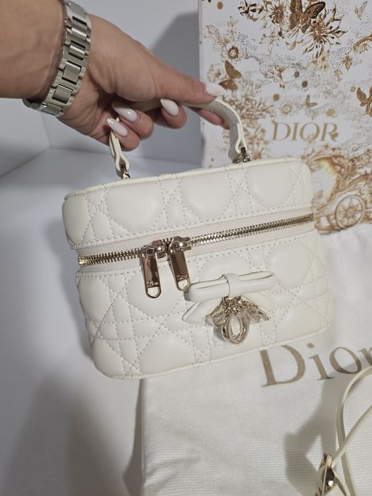 Налична чанта Dior Dioramour лате