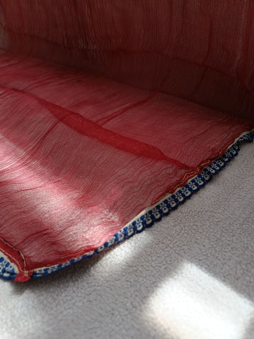 забрадка от едно време 90

РЯДКА!!! Забрадка от едно време.
Материята