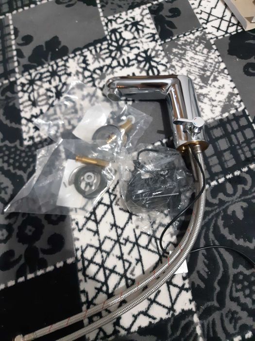 De vânzare baterie lavoar pe infraroșu marca GROHE nouă.