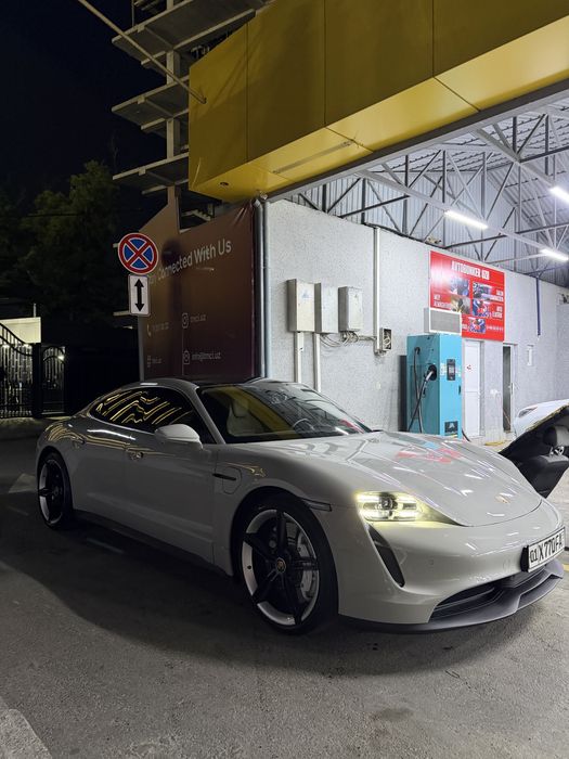 Porche taycan 2022