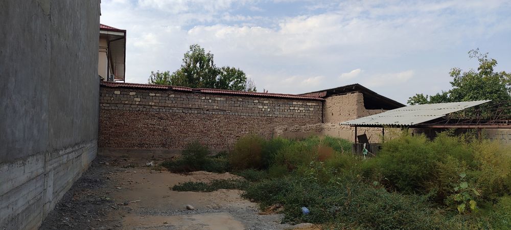 Ер сотилади 4,2 сотих ,1сотих 18000 дан