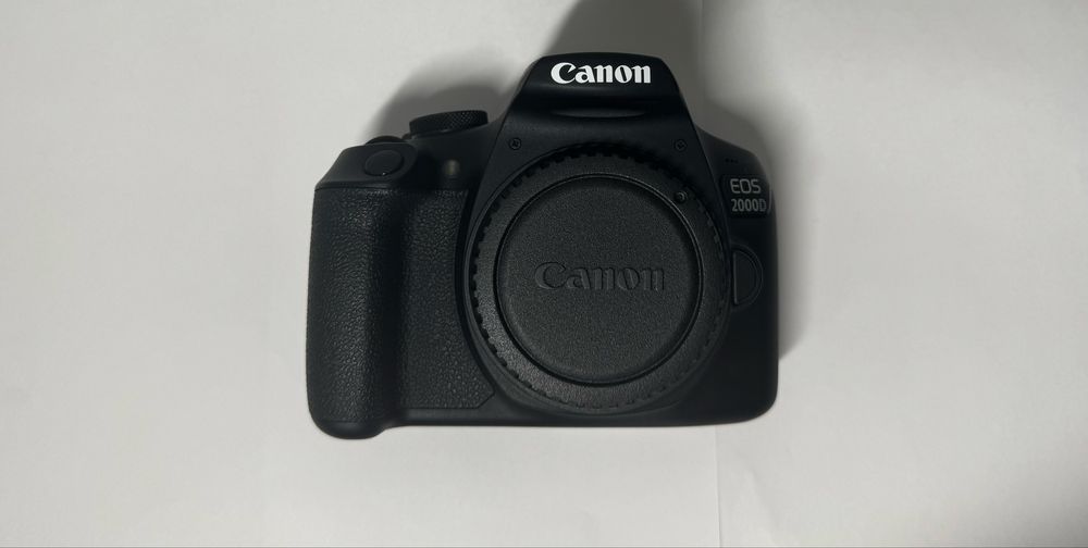 Фотоапарат Canon 2000D