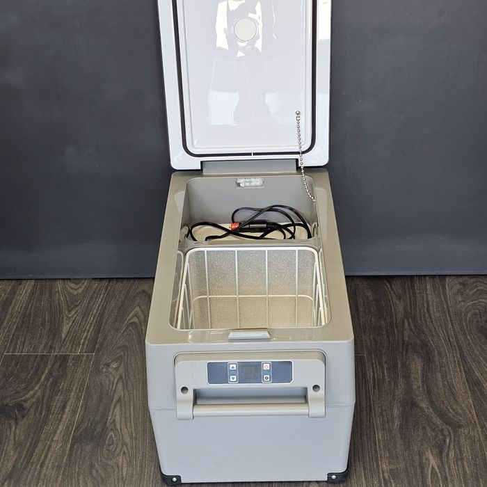 Amanet F28: Frigider Auto Dometic CDF 36DC (p)