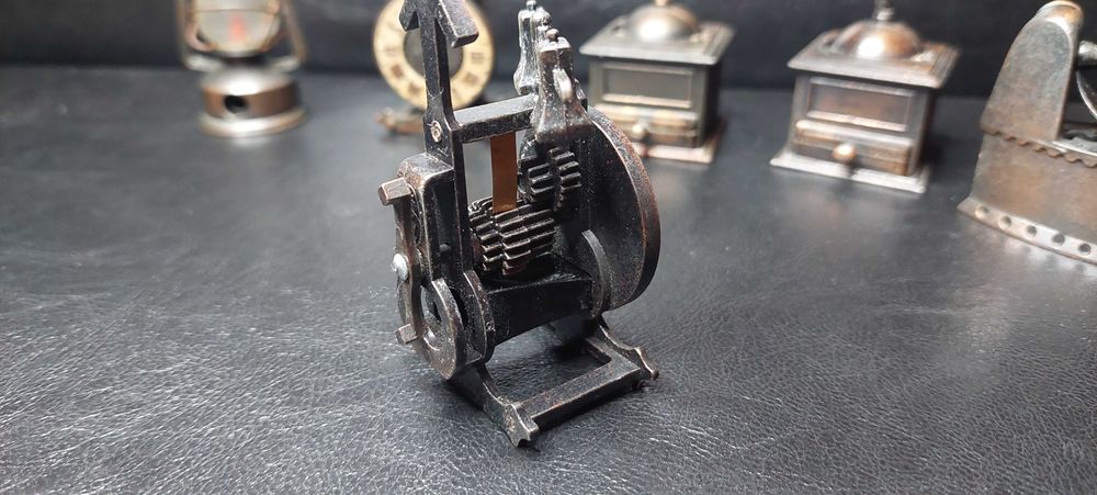 Ретро острилки Play me