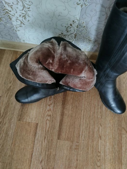 Продам зимние сапоги женские