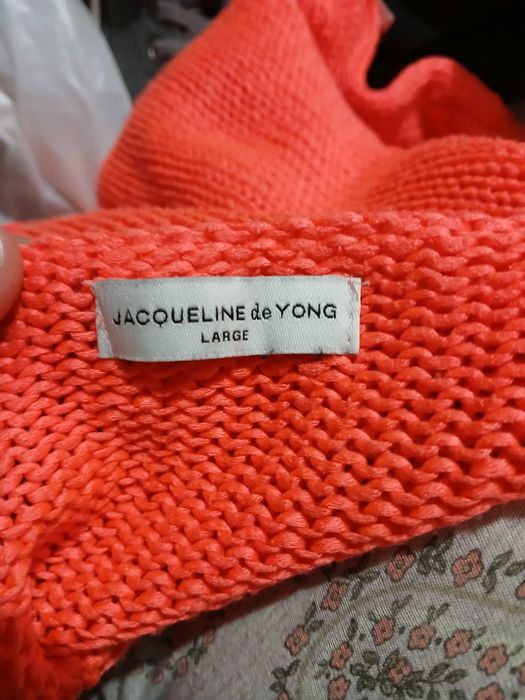 Пуловер неонов цвят