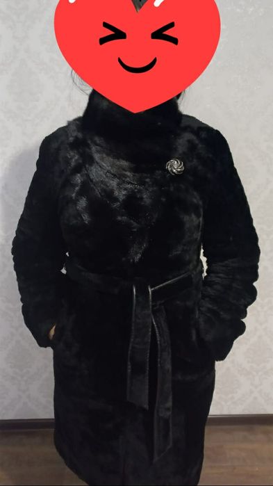 Шуба с норковым воротом.