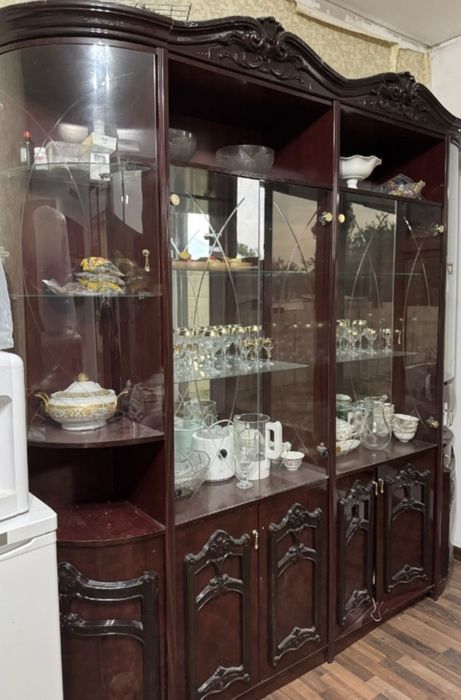 Продам стенку в среднем состоянии.