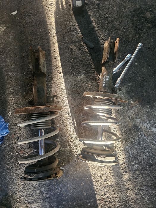 Amortizor cu arc și flansa dreapta  stanga fata renault megane 3 dupa